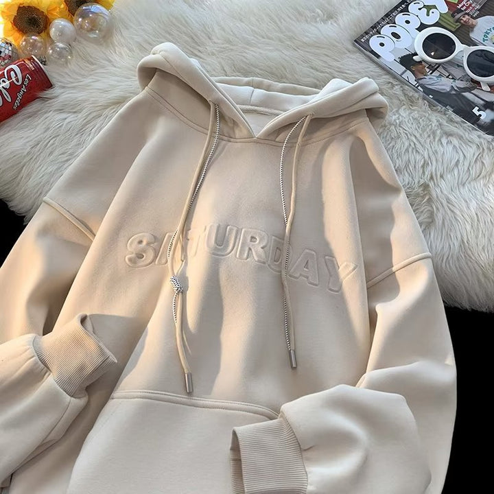 Dame hoodie med indsyet skrift og materialer af høj kvalitet Stilla