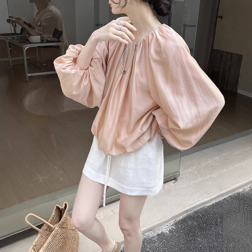 Dame elegant bluse med puffærmer og skinnende finish Stilla
