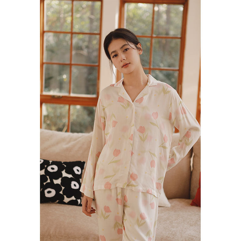 Dame Pyjamakombination med blomsterdesign og bløde materialer Stilla