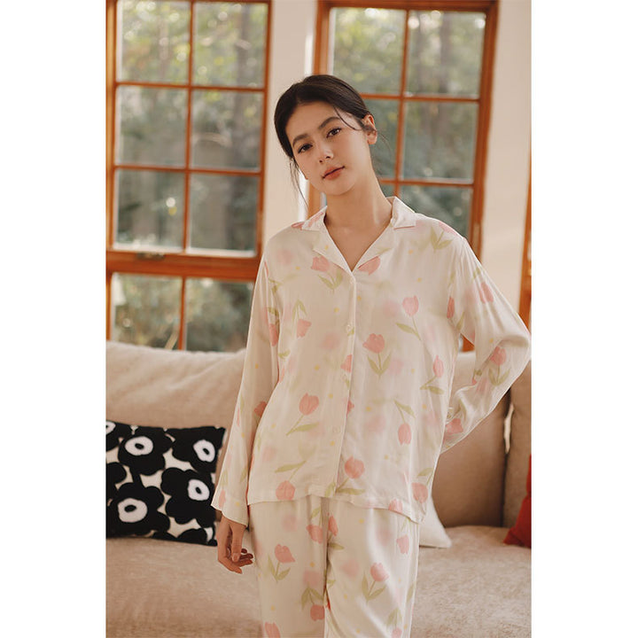 Dame Pyjamakombination med blomsterdesign og bløde materialer Stilla