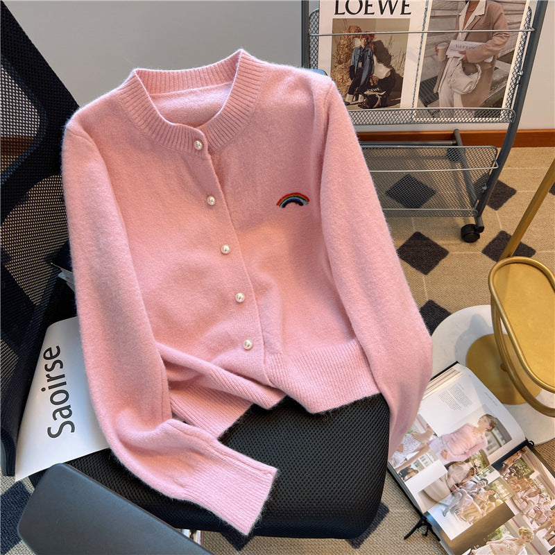 Femme Cozy Button-Up Cardigan med Regnbue Detalje Stilla