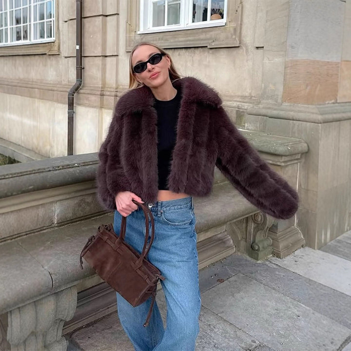 Dame kunstpelsjakke i moderigtig cropped-stil Stilla