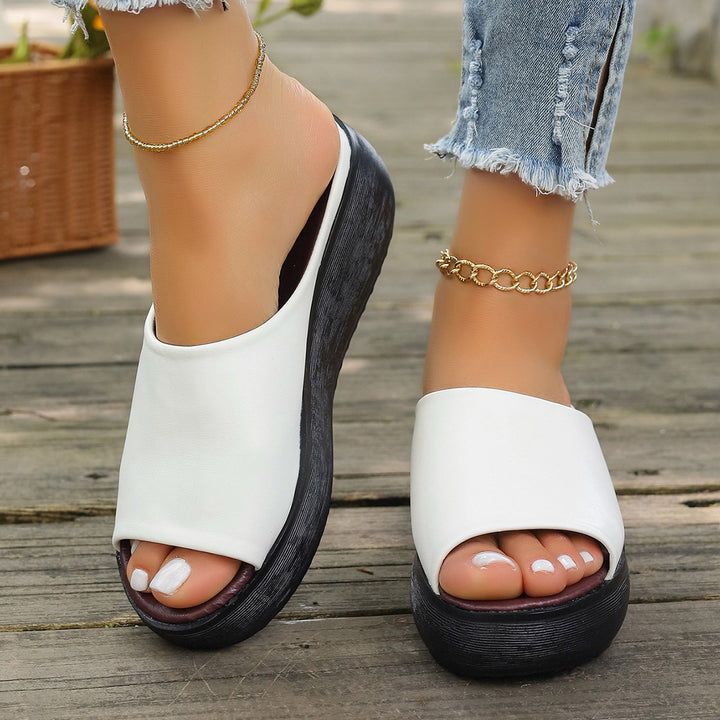 Dame Plateau-Slipper med smidigt overmateriale og ergonomisk fodseng Stilla