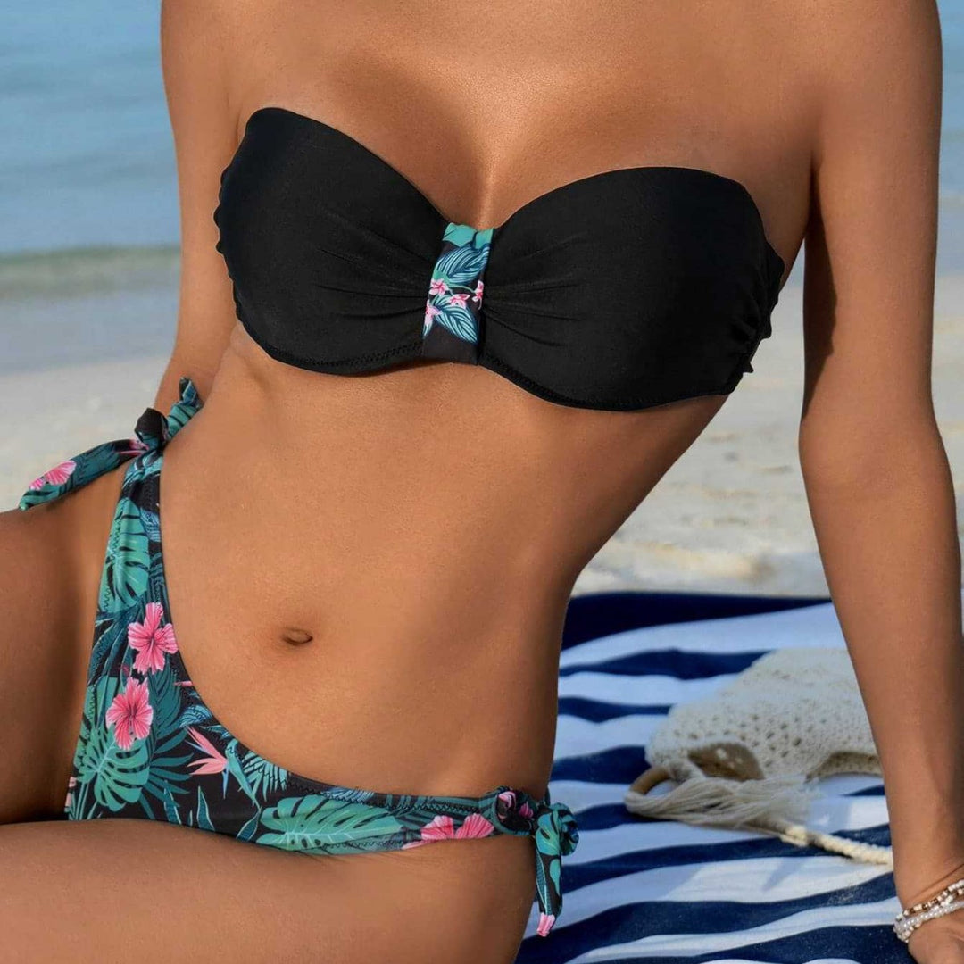 Dame Bandeau-bikini med florale accenter Skovae