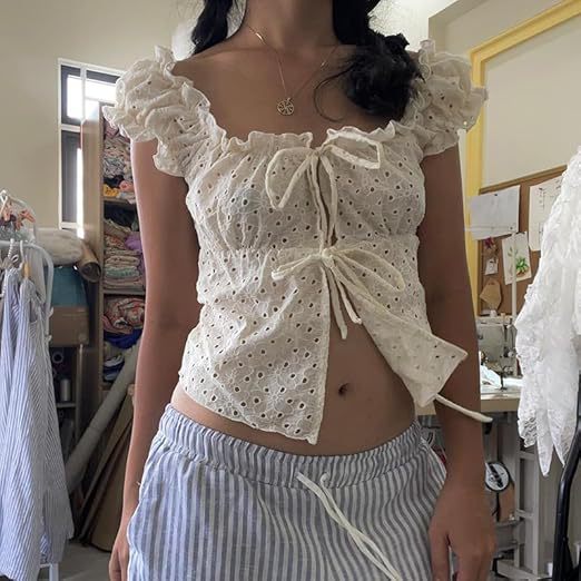 Dame ruffleshirt med lav talje og bindebånd Skovae