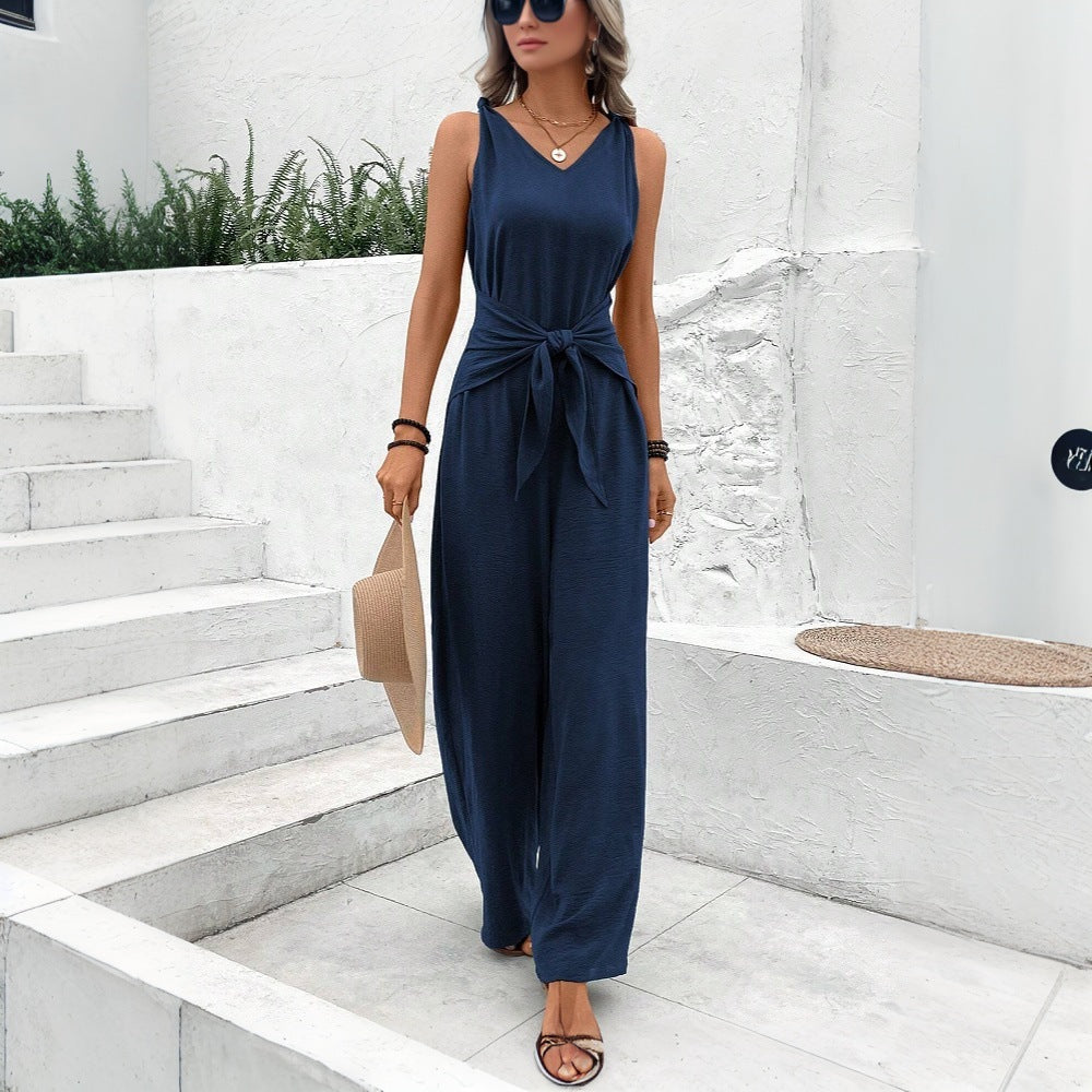Dame jumpsuit med bælte detalje og V-hals Stilla