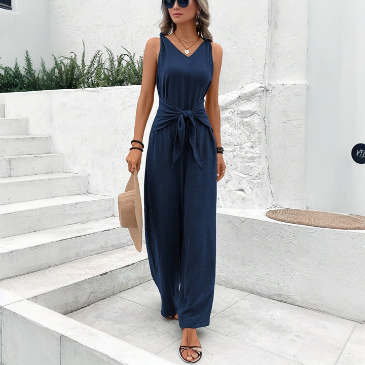 Dame jumpsuit med bælte detalje og V-hals Stilla
