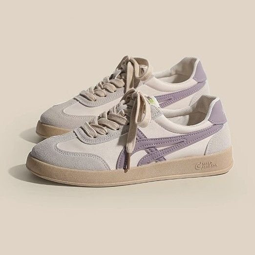 Dame livsstil sneakers med åndbart mesh-overflade og fashionable accenter Stilla