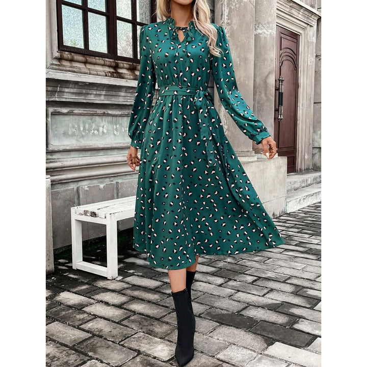 Damer Midi-kjole med blomsterprint og elegant bølgemønster Stilla