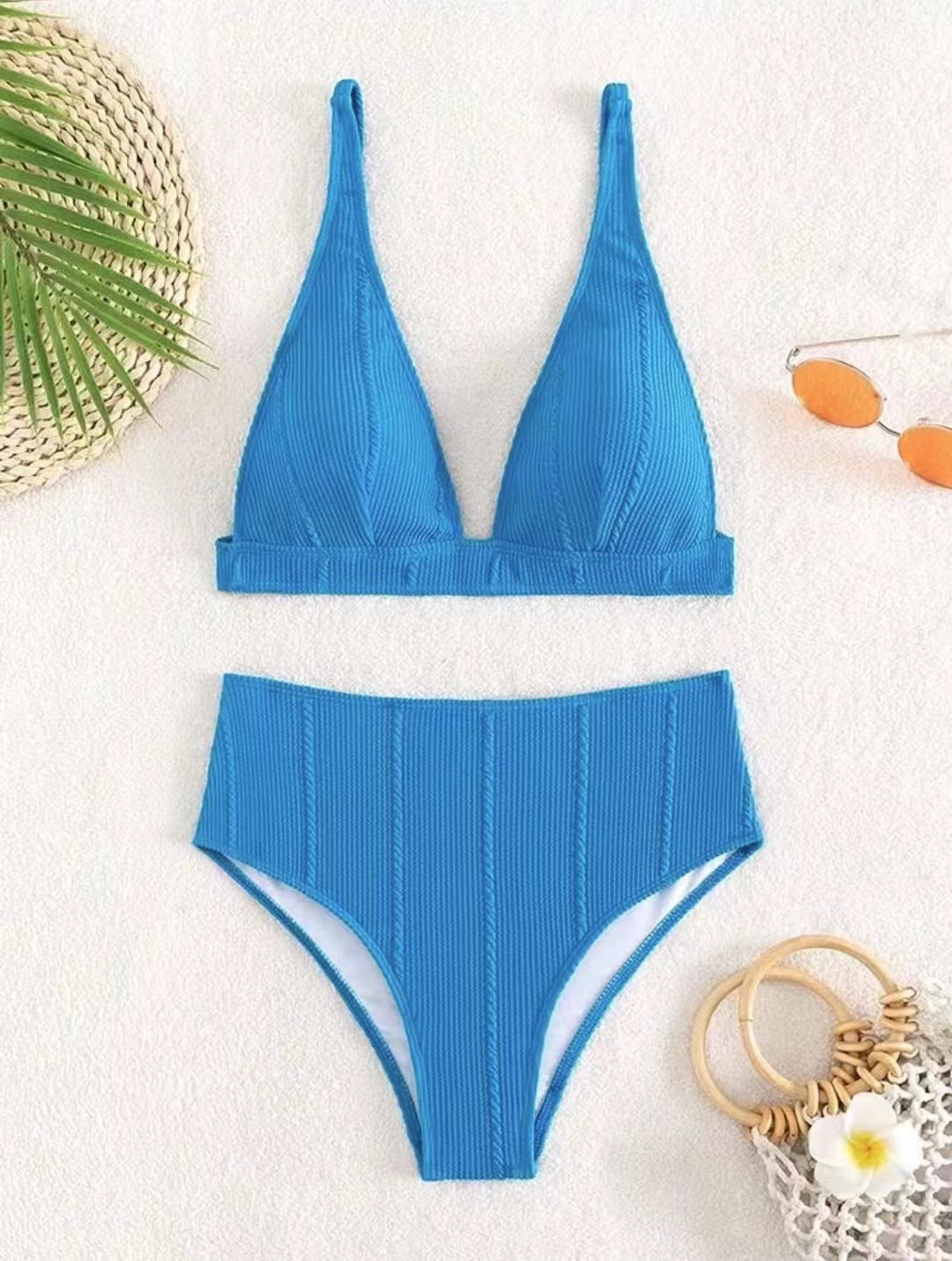 Damehøjskåret bikini med struktureret materiale og justerbare stropper Stilla