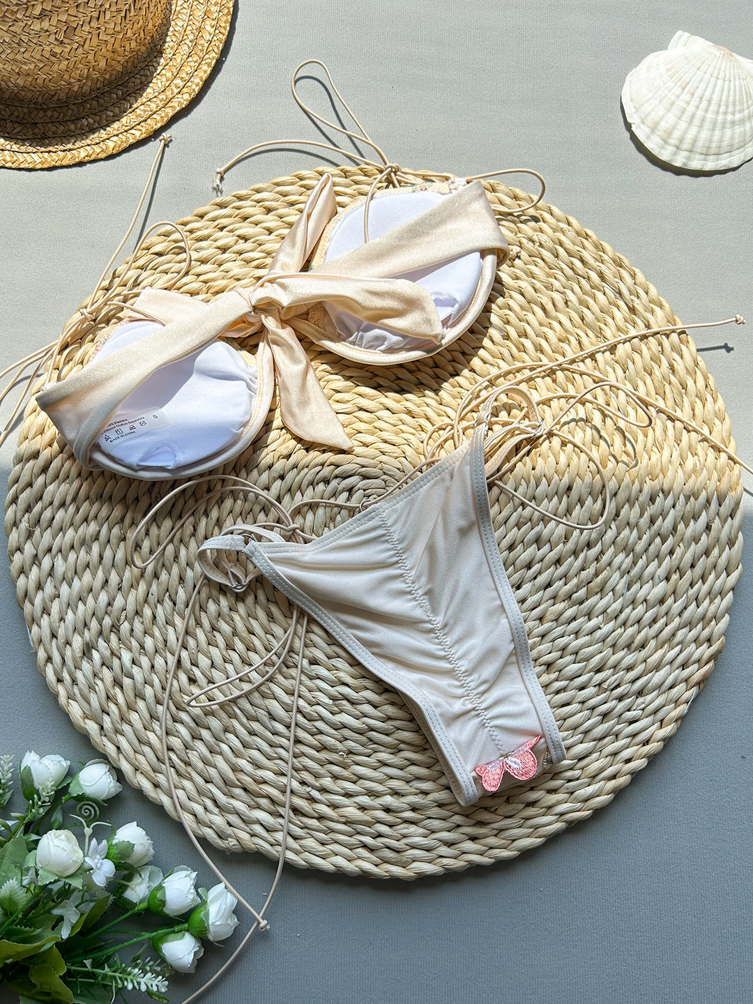 Dame bikini-sæt med raffinerede broderier og justerbare stropper Stilla