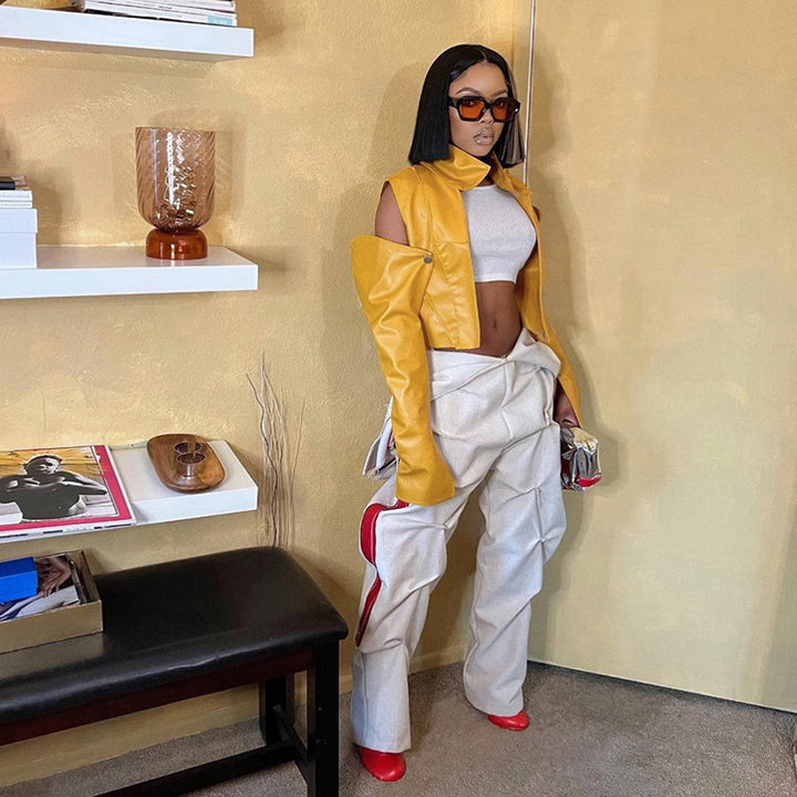 Dame cropped kunstlæder blazer med spændende cut-out ærmer Stilla