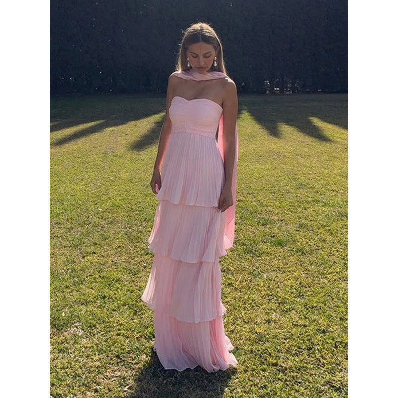 Dame aftenkjole med off-shoulder design og voluminøse flæser Stilla