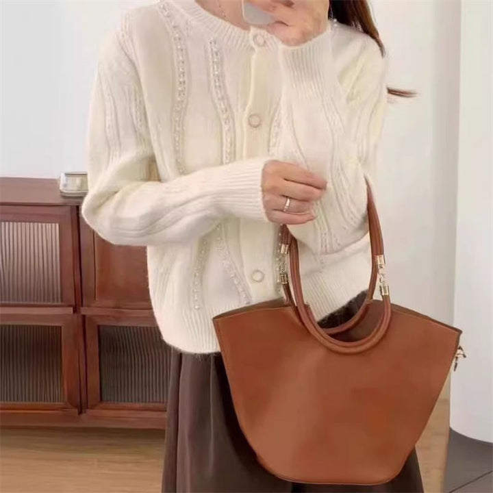 Dame cardigan med elegante perledetaljer og klassisk snit Stilla