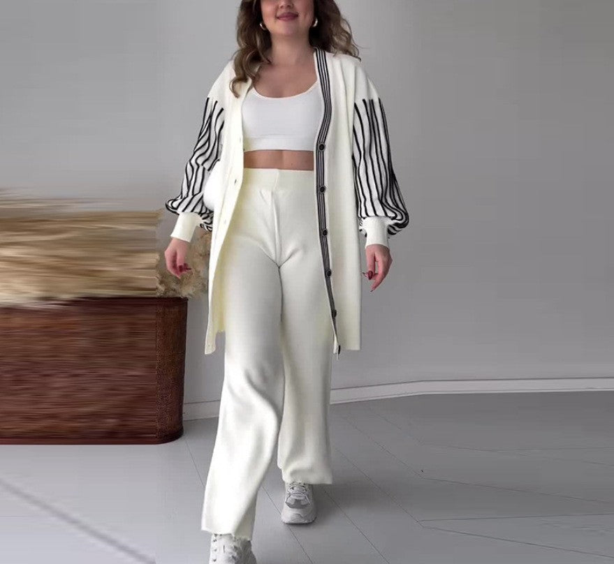 Dame moderens og komfortabelt lounge-sæt med bred pasform og struktureret cardigan Stilla