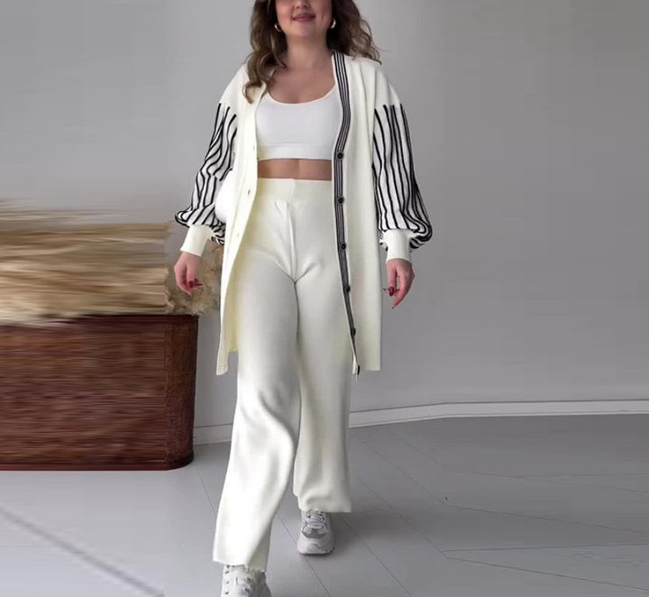 Dame moderens og komfortabelt lounge-sæt med bred pasform og struktureret cardigan Stilla