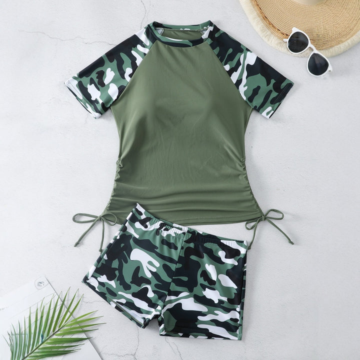 Dame sportoutfit med stilfuldt camouflage-design Stilla
