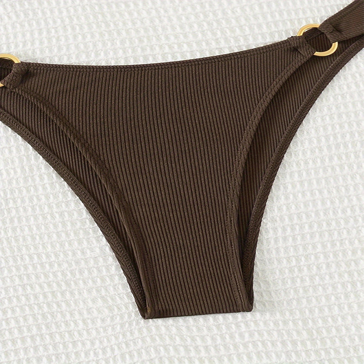 Dame to-delt bikini-sæt med elegant ribbedesign og guldringe detaljer Stilla