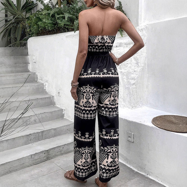 Dame jumpsuit med elegant halterdesign og stilfulde mønsterdetaljer Skovae