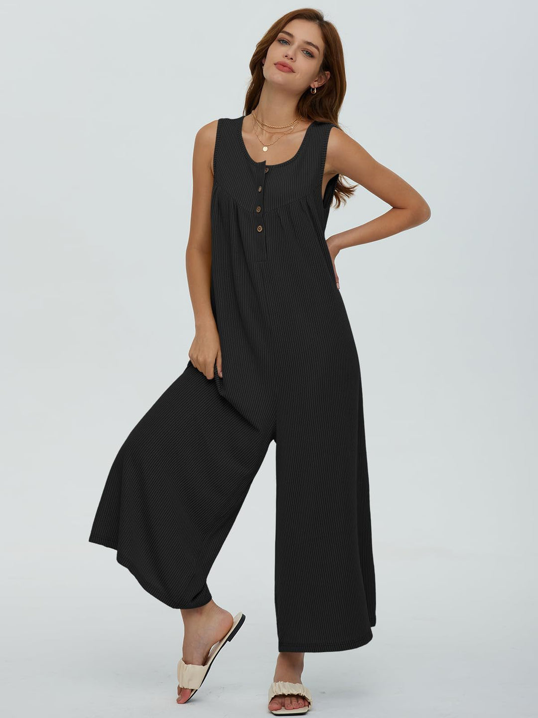 Dame Bredskåret Jumpsuit med knapdetaljer og praktiske lommer Stilla