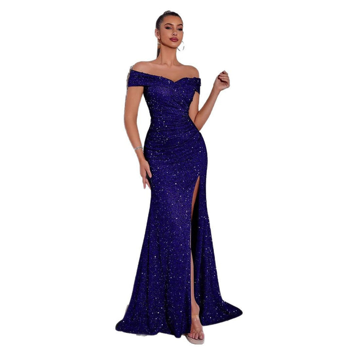 Kvinders elegant aftenkjole med off-shoulder design og glitrende pailletter Stilla
