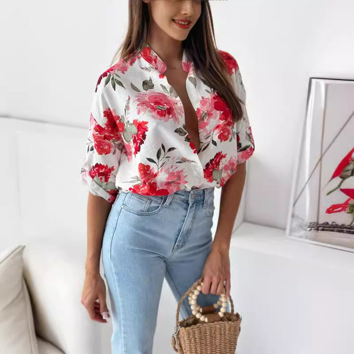 Damebluse med blomstermønster og afslappet snit Stilla