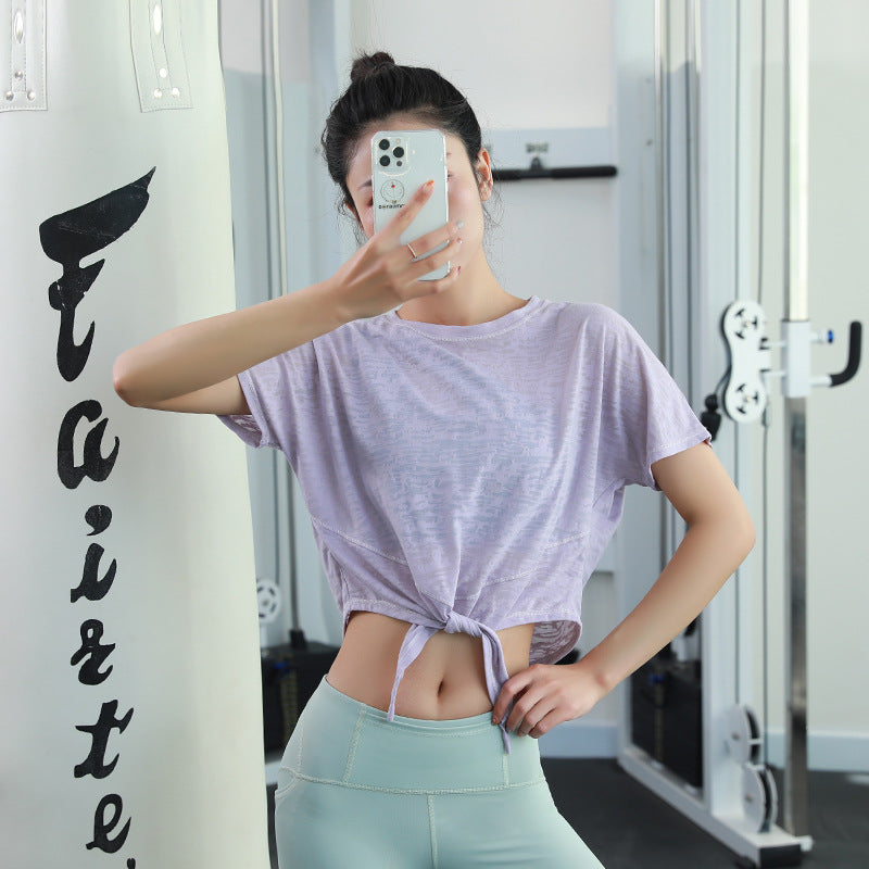 Dame Sporty Crop-Top med legende knude og åndbart materiale Stilla