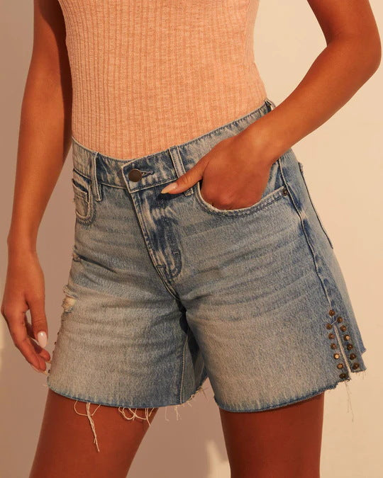 Dame Elegante Denim-Shorts med trendy Ripped-detaljer og dekorative trykknapper Stilla