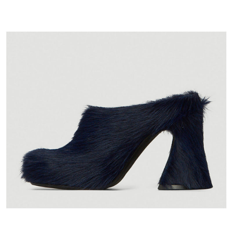 Femme Textured Fur Clog Heels med unikt skulpturelt fodseng Stilla