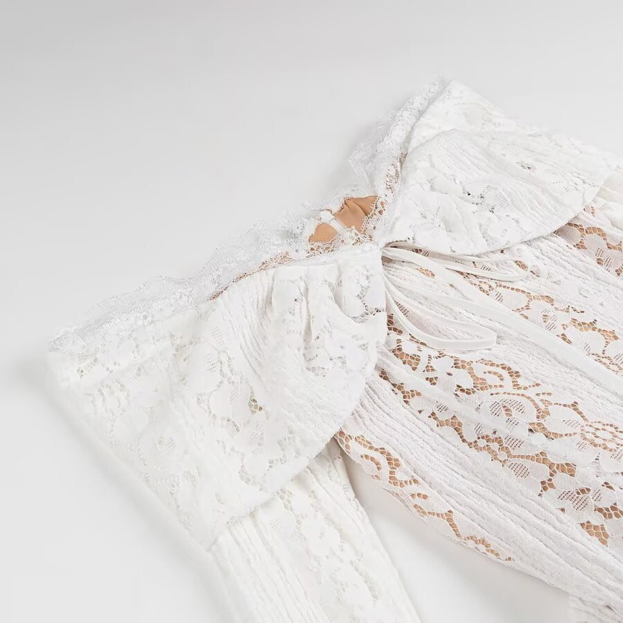 Dame spidskjole med off-shoulder design og eksklusive puffærmer Stilla