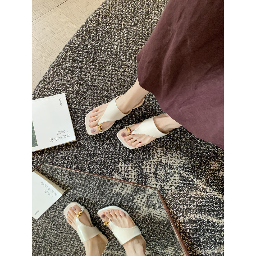 Femme Cross-Strap Slide Sandaler med elegant spænde-detalje Stilla