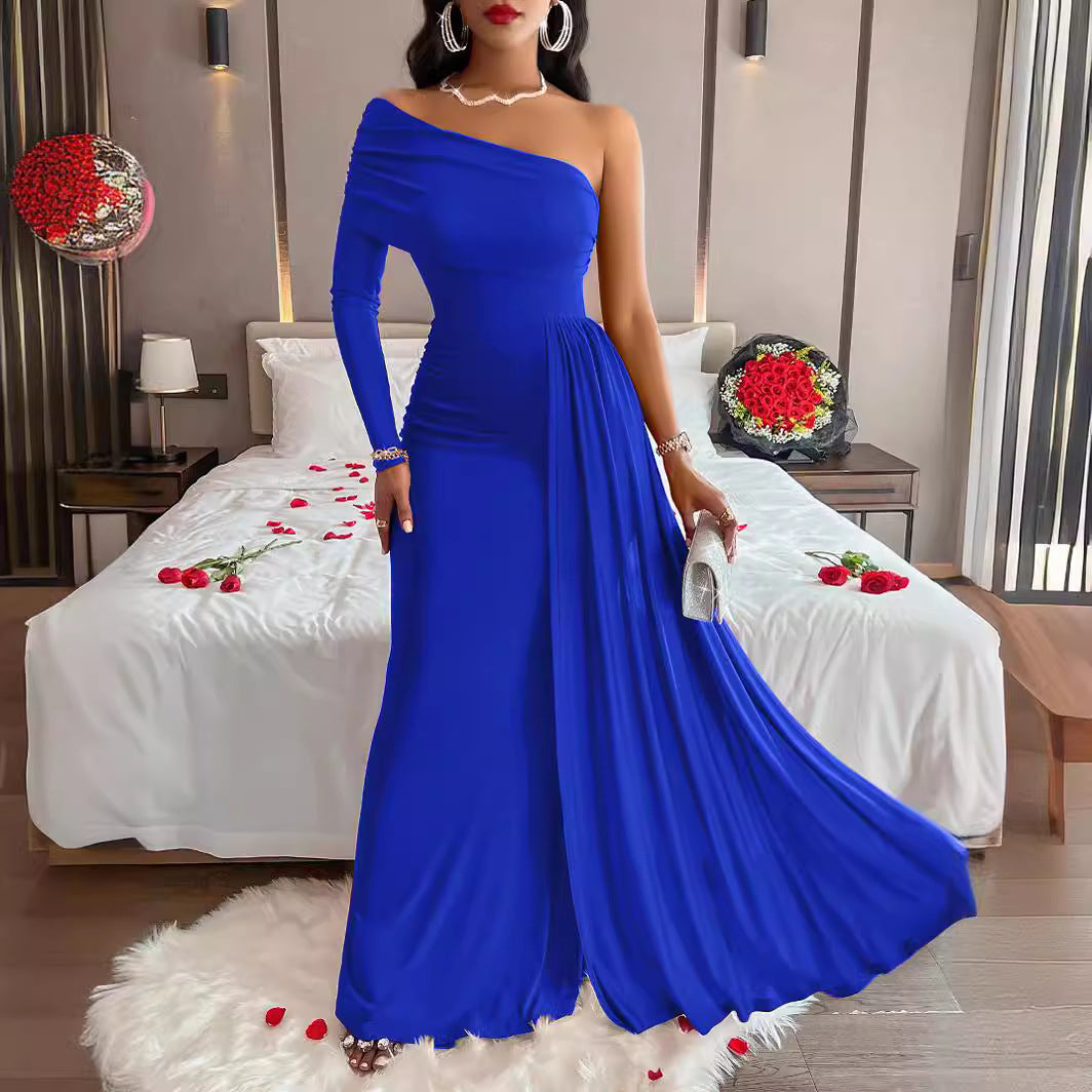 Dame elegant omslagskjole med asymmetrisk one-shoulder-design og flydende skørt Stilla