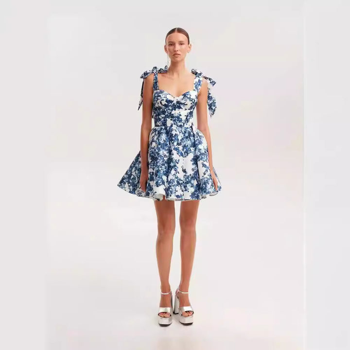 Damekjole med florale dekorationer og off-shoulder flæser Stilla