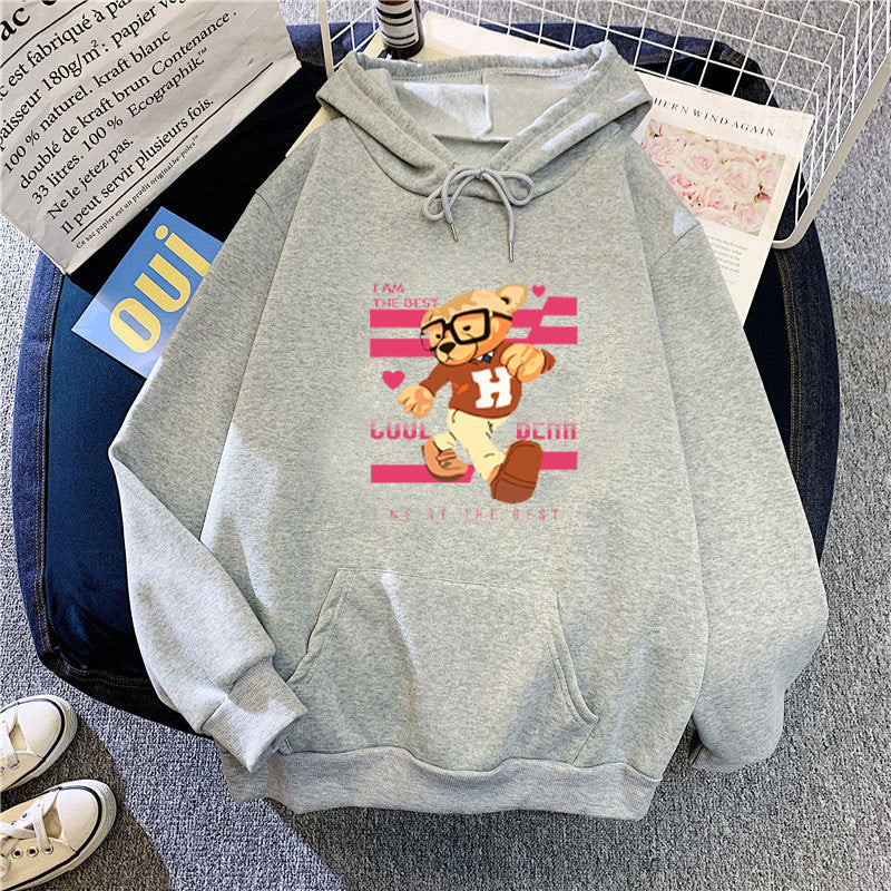 Damehoodie med sjove bjørnemotiver og unikt grafisk print Skovae
