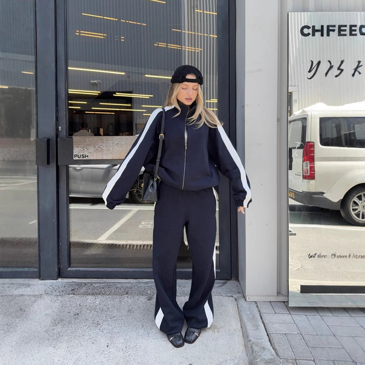 Kvinders sporty fritids sæt med sidelange kontraststriber Skovae