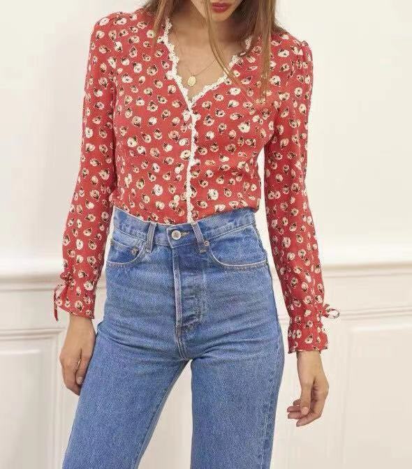 Dame romantisk bluse med blomsterdesign og rynke detaljer Stilla