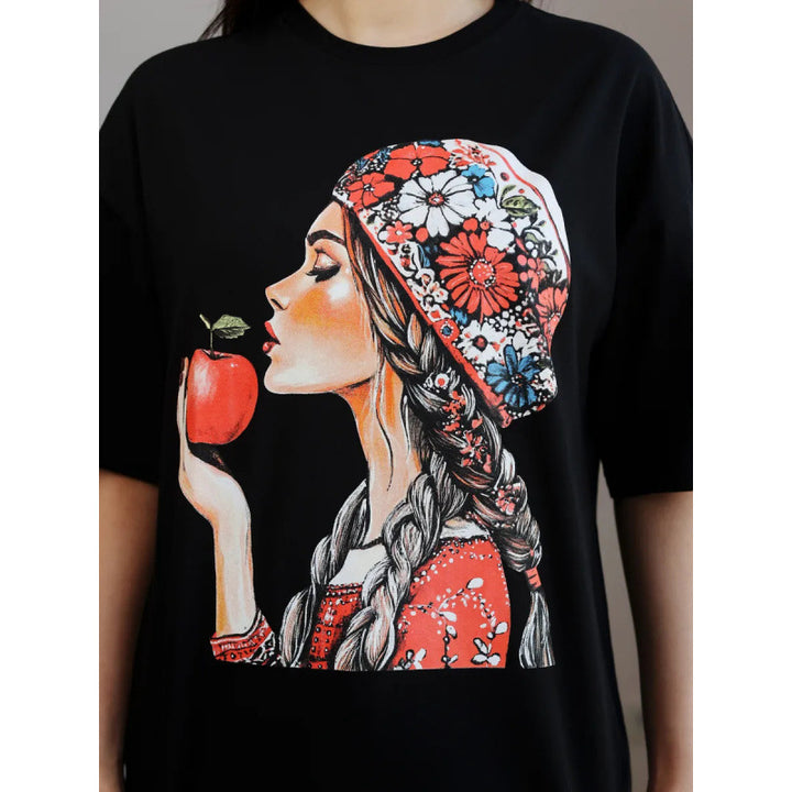 Dame T-shirt med kunstnerisk kvindemotiv og afslappet pasform Stilla