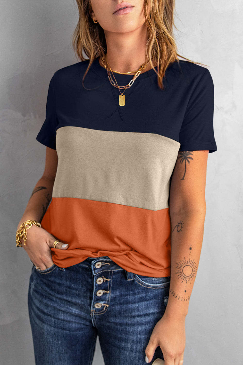 Dame T-shirt med moderne blokdesign og afslappet snit Stilla