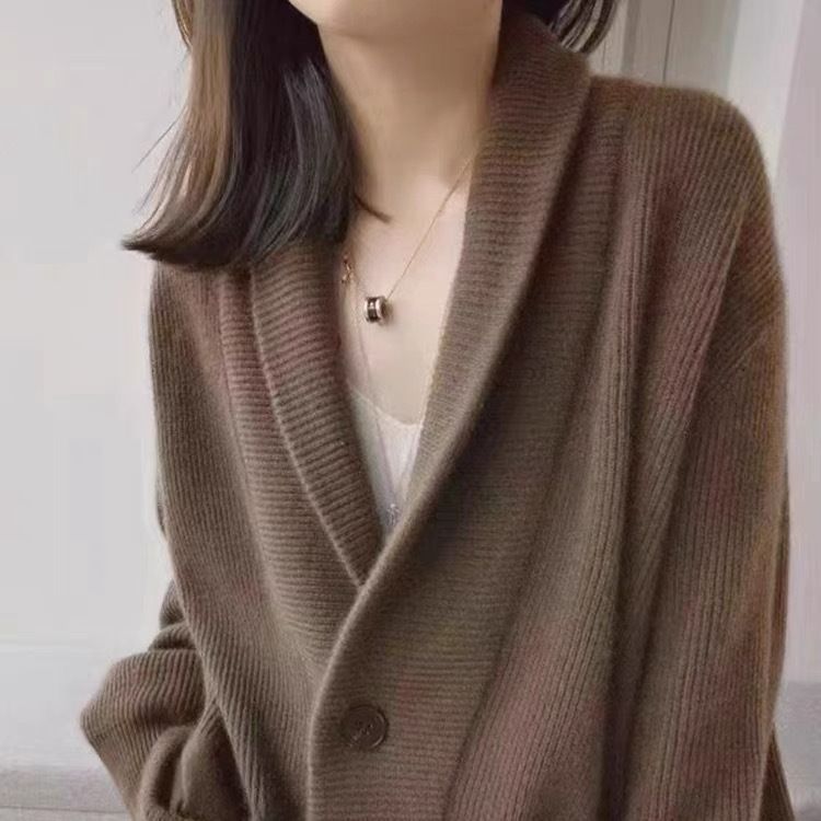 Kvinders chunky strikket cardigan med en generøs skæring og klassiske klapper Stilla