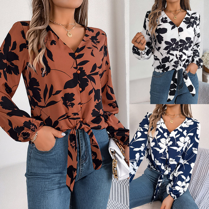 Damebluse med blomsterknude og knaplukning Stilla