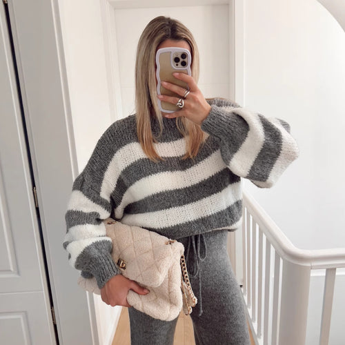 Kvinders hyggelige cropped sweater med brede striber og høj krave Stilla