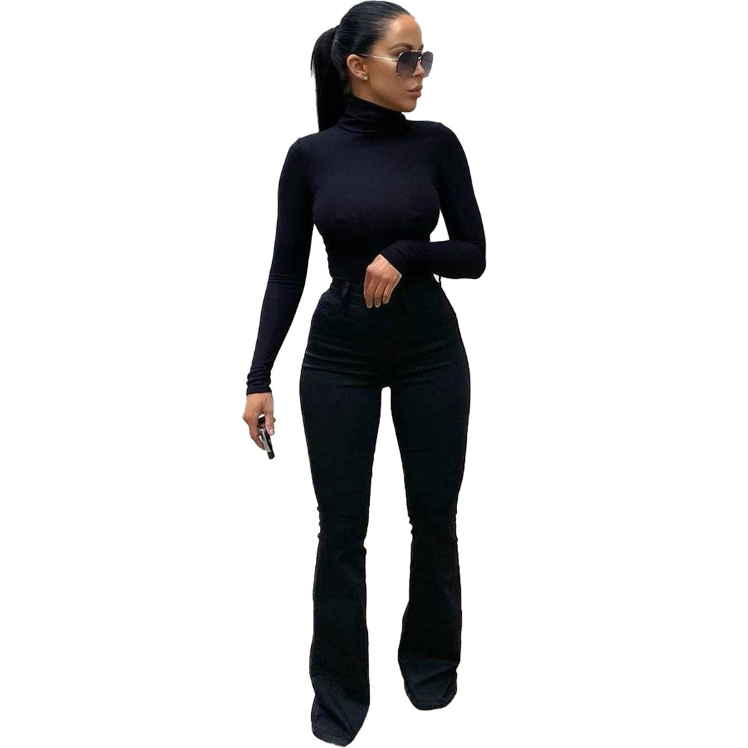 Damer figursyet longsleeve skjorte i netstof og moderigtige bootcut jeans Stilla
