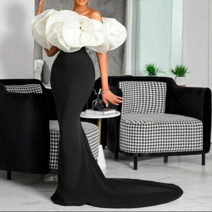 Dame aften kjole med dramatisk blomsterapplikation Stilla