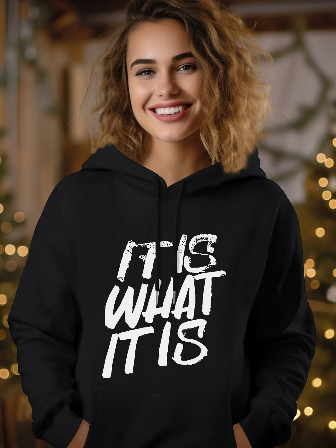 Kvinders hoodie med kreativ skrifttype og komfortabel pasform Skovae