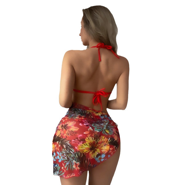 Damebikini med justerbare stropper og blomsterwrapskørt Skovae