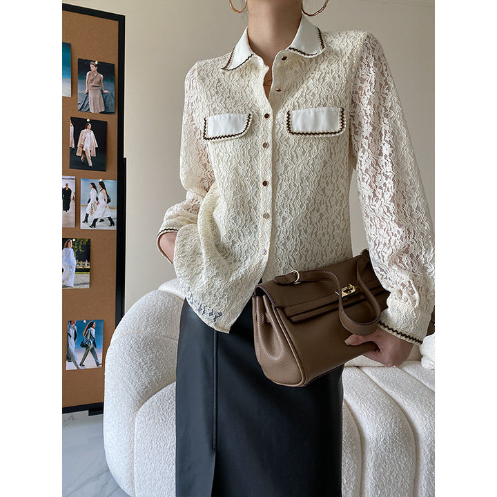 Kvindernes elegante bluse i blonder med kontrastdetaljer Stilla