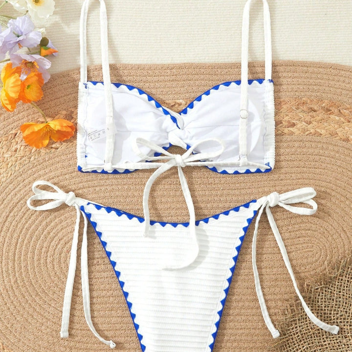 Dame Bandeau-bikini med raffineret ruffles design og justerbare stropper Stilla