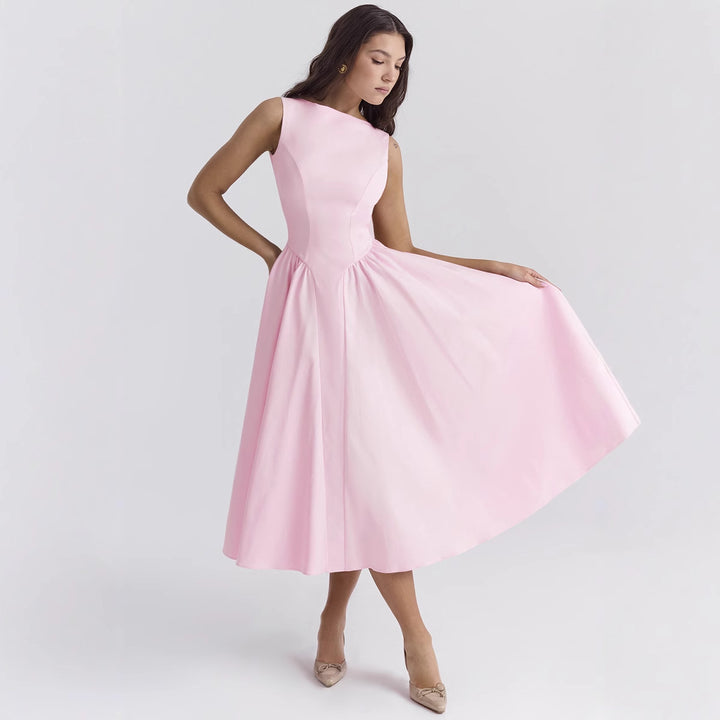 Kvinders elegante midi kjole med usædvanlig snit Stilla