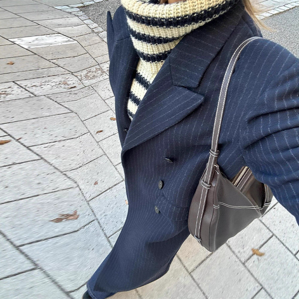 Kvindernes elegante striped trenchcoat med dobbelte knaplukninger og praktiske lommer Stilla