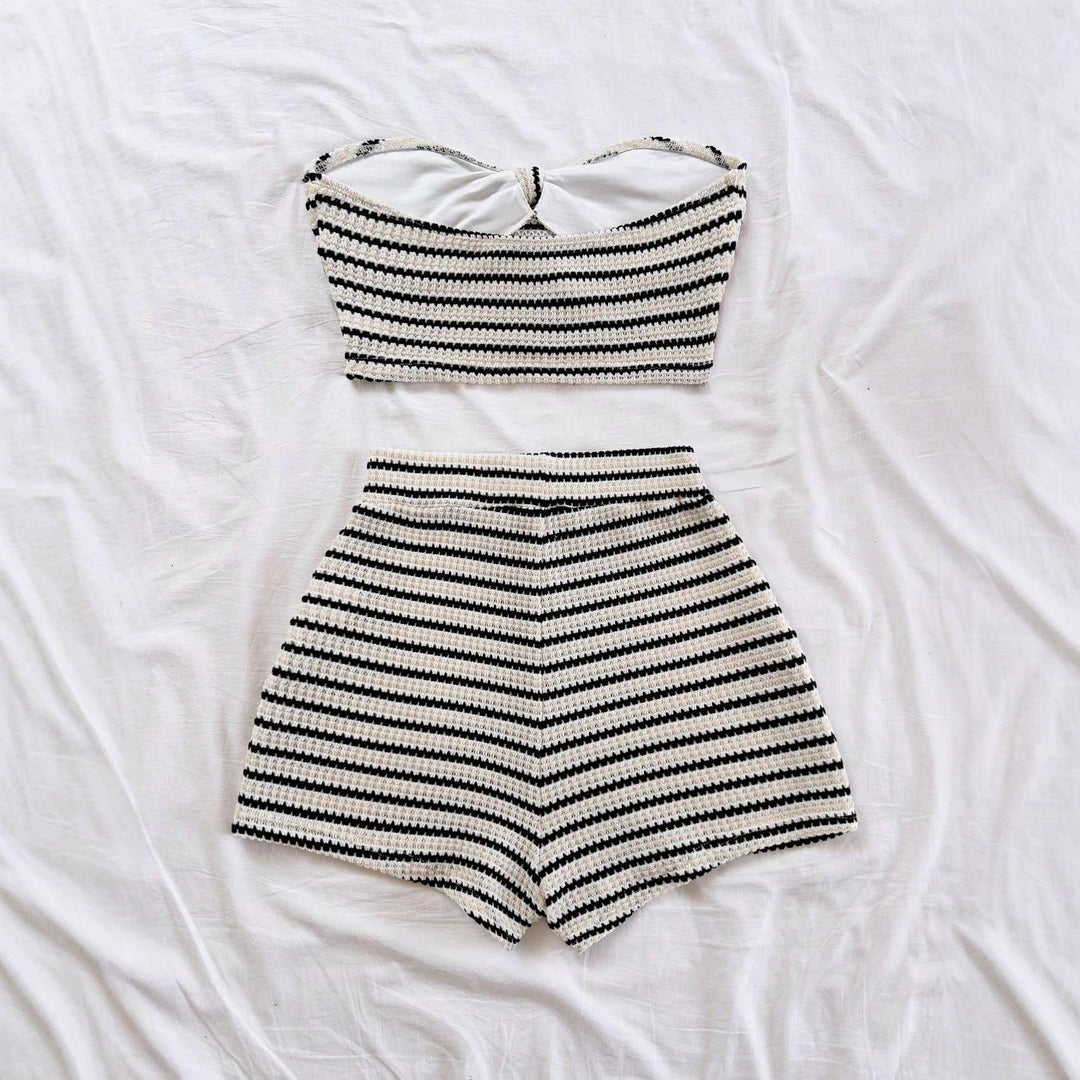 Dame bandeau-top og short-sæt med maritimt stribemønster Skovae